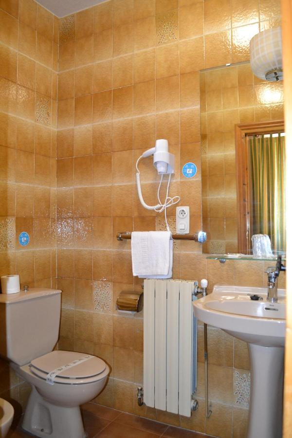 Hostal Aribel Longinos Cercedilla Kültér fotó