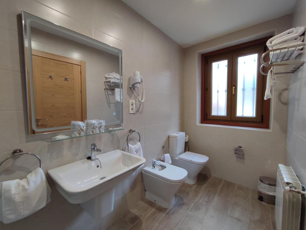 Hostal Aribel Longinos Cercedilla Kültér fotó