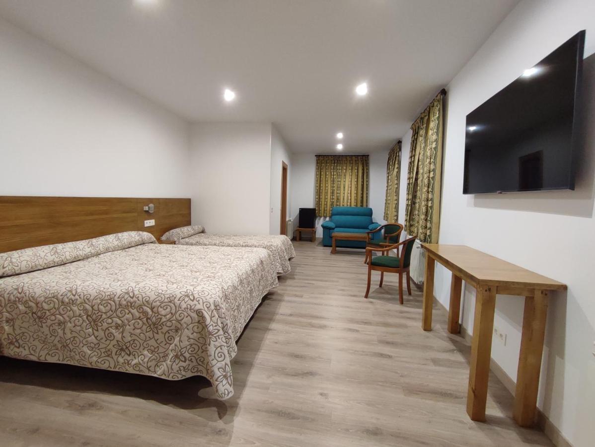 Hostal Aribel Longinos Cercedilla Kültér fotó