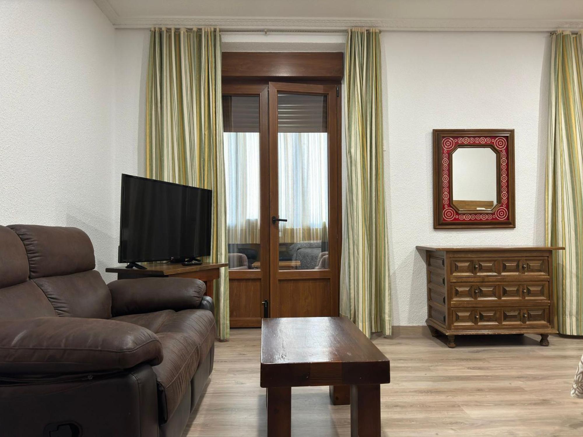 Hostal Aribel Longinos Cercedilla Kültér fotó