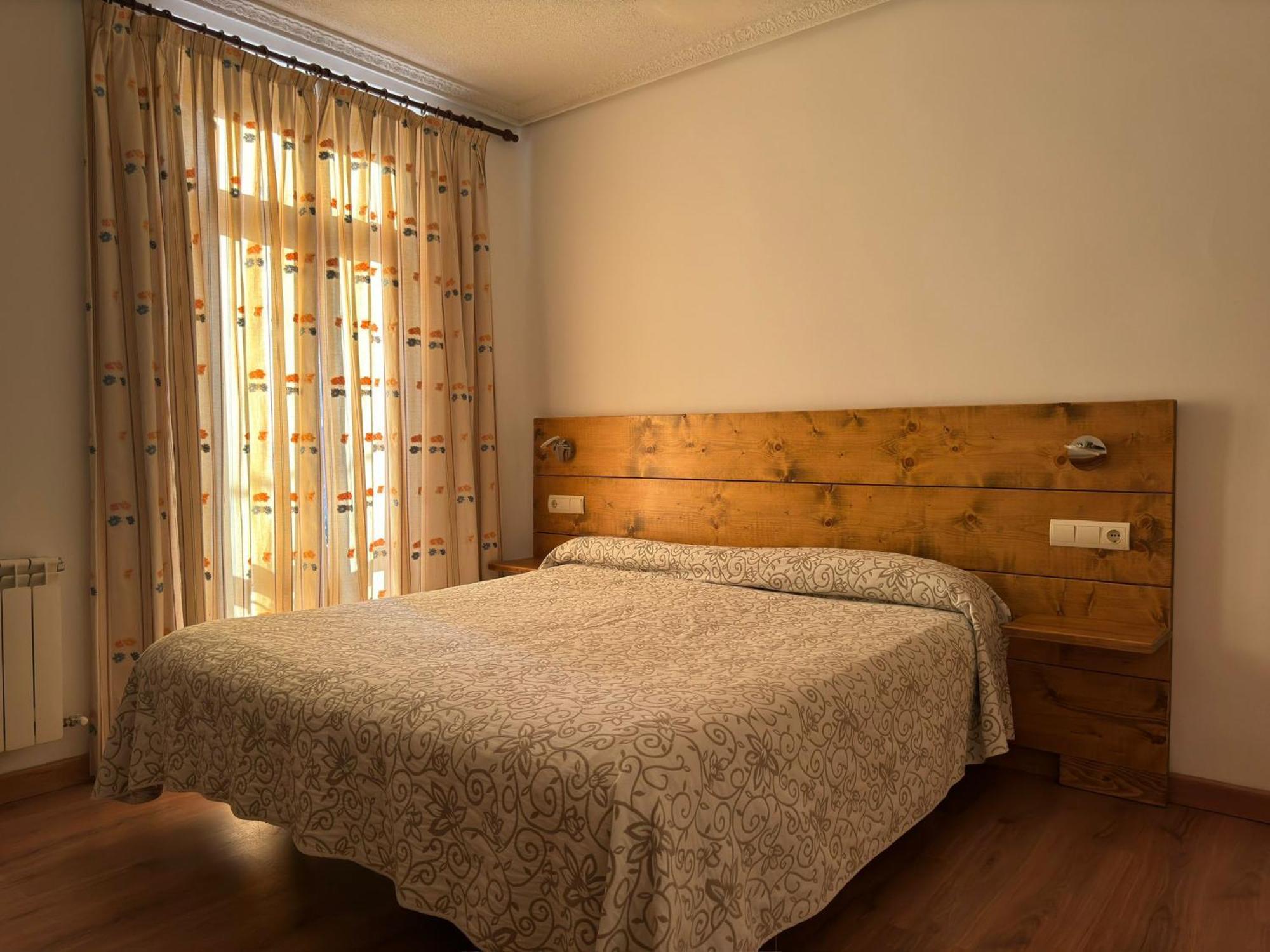 Hostal Aribel Longinos Cercedilla Kültér fotó