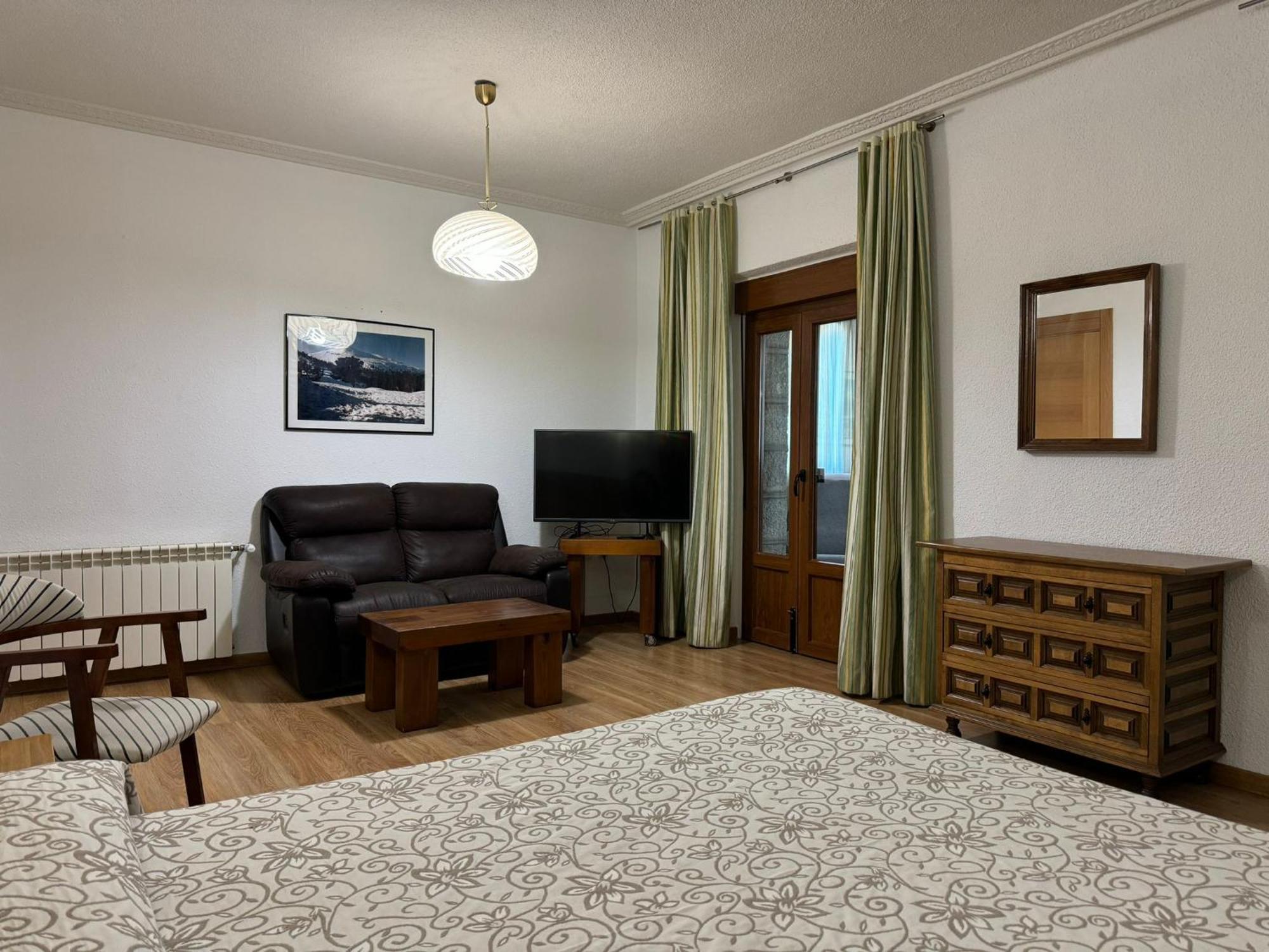 Hostal Aribel Longinos Cercedilla Kültér fotó