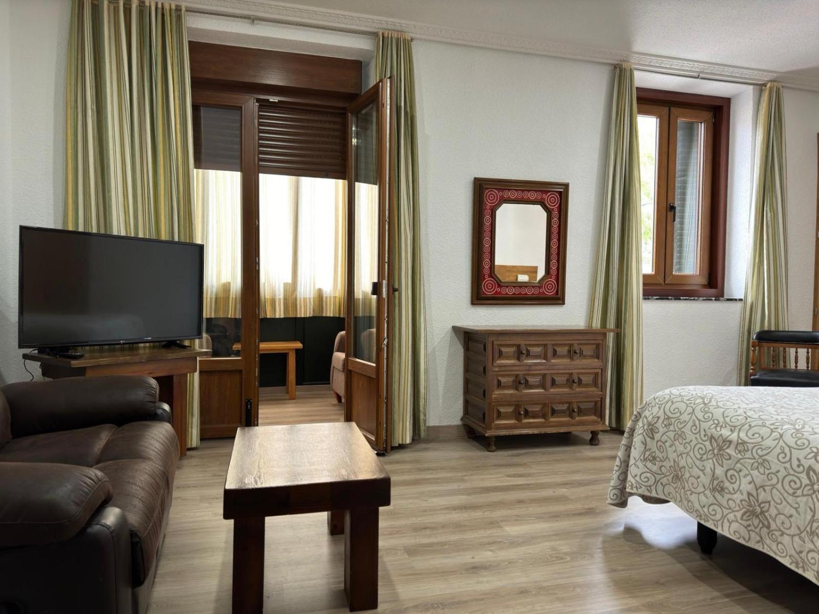 Hostal Aribel Longinos Cercedilla Kültér fotó