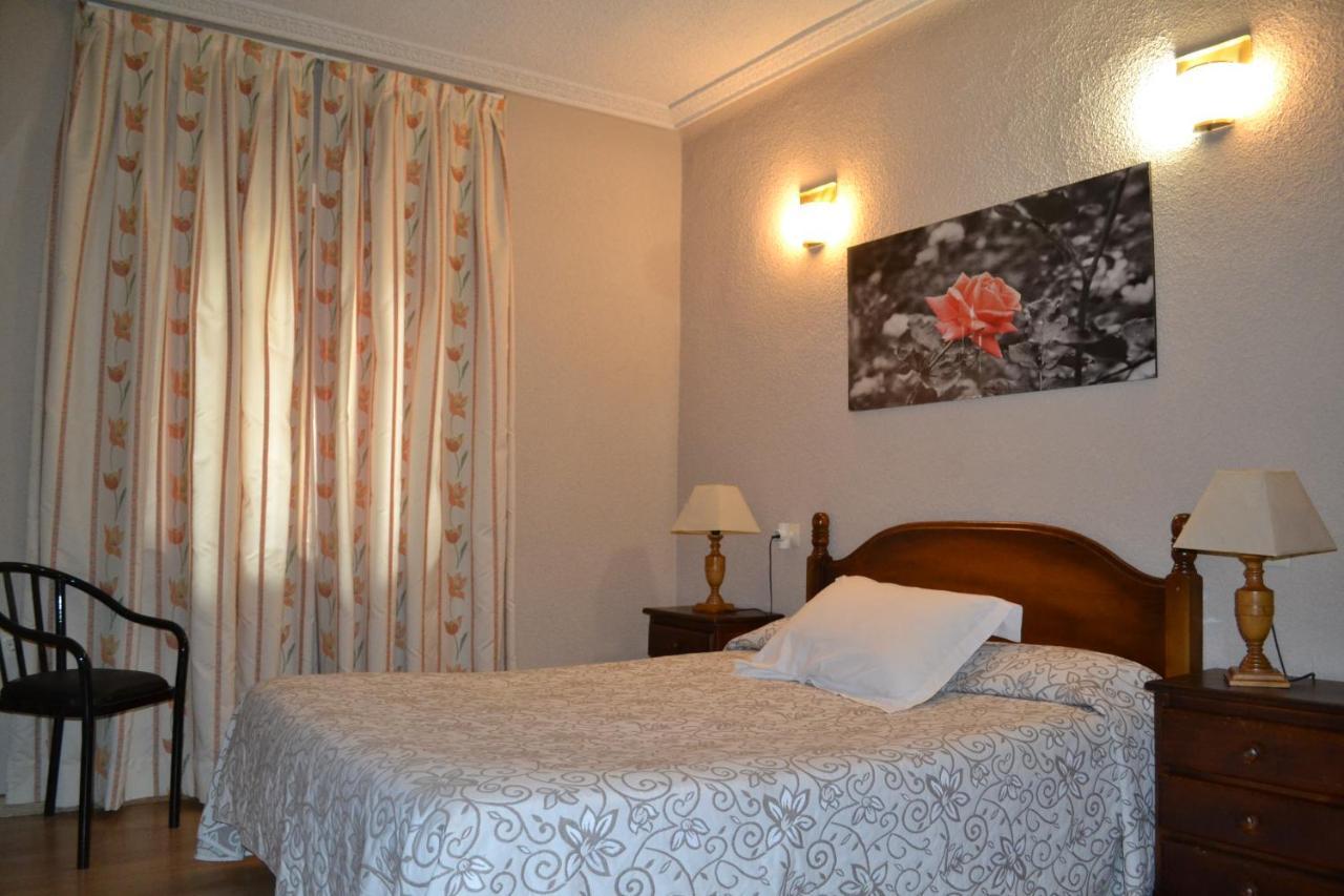 Hostal Aribel Longinos Cercedilla Kültér fotó