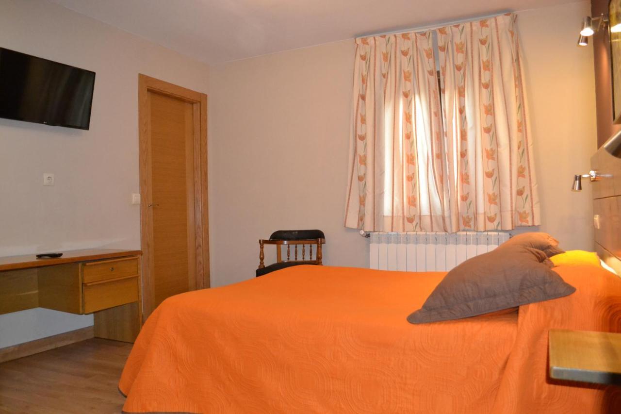 Hostal Aribel Longinos Cercedilla Kültér fotó